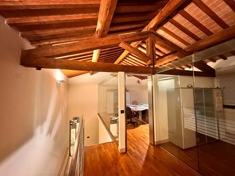 Immagine 15 di Locale commerciale in vendita  a Pontedera