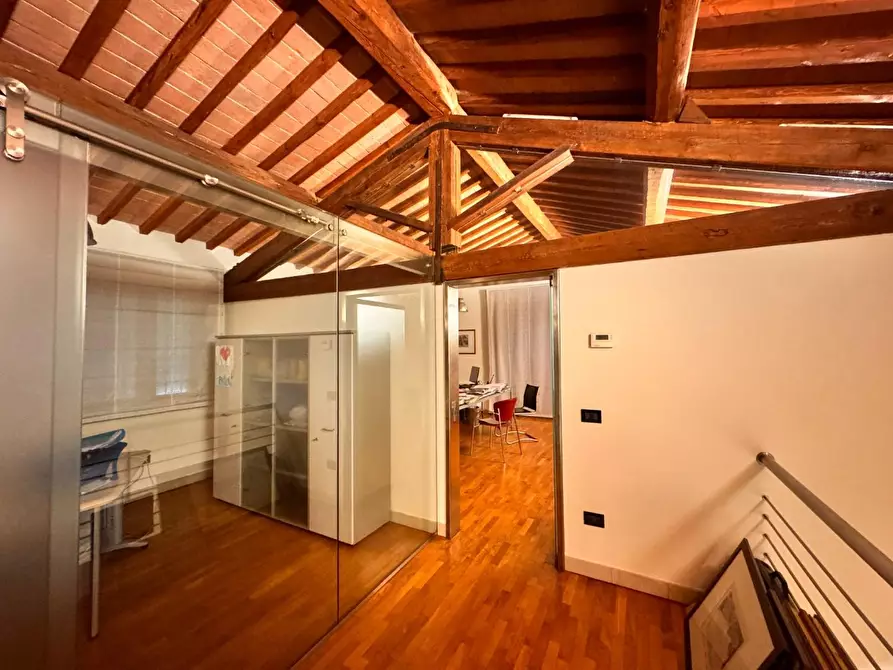 Immagine 16 di Locale commerciale in vendita  a Pontedera