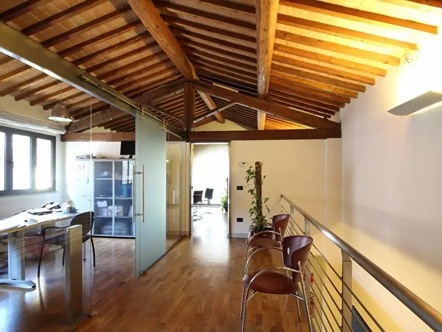 Immagine 8 di Locale commerciale in vendita  a Pontedera