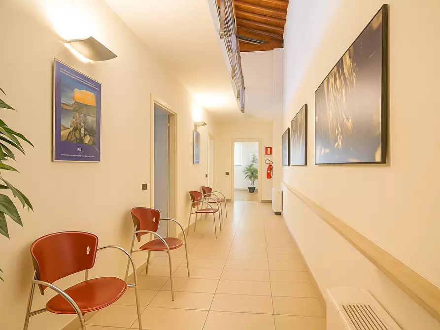 Immagine 3 di Locale commerciale in vendita  a Pontedera