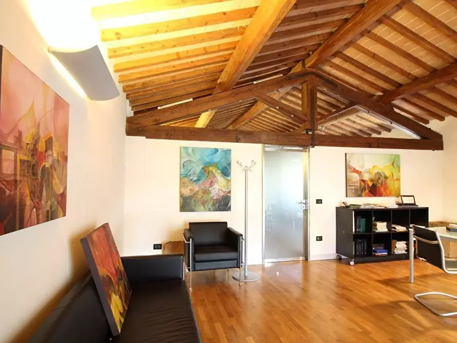 Immagine 10 di Locale commerciale in vendita  a Pontedera