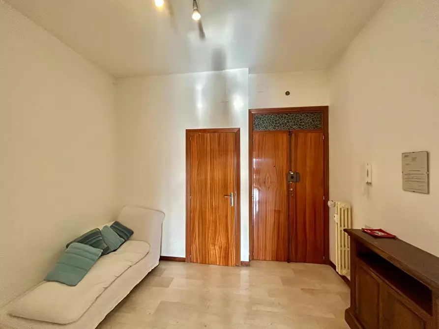 Immagine 11 di Appartamento in vendita  a Siena