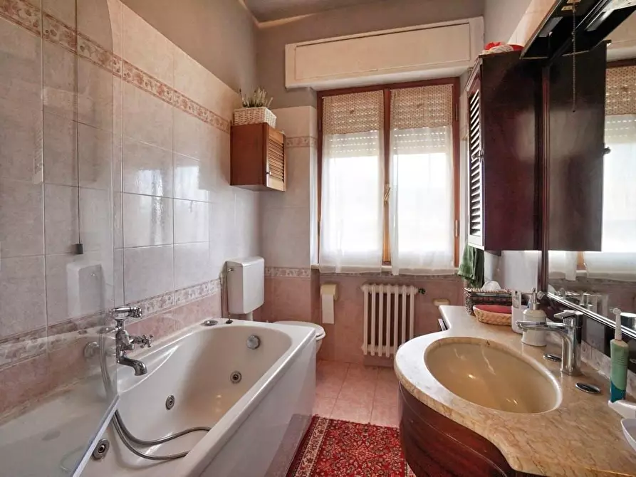 Immagine 24 di Appartamento in vendita  a Massa