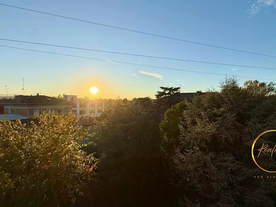 Immagine 13 di Appartamento in vendita  a Reggio Nell'emilia