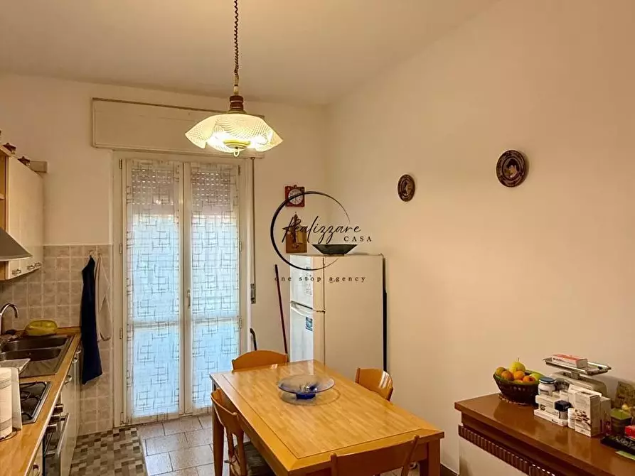 Immagine 11 di Appartamento in vendita  a Reggio Nell'emilia