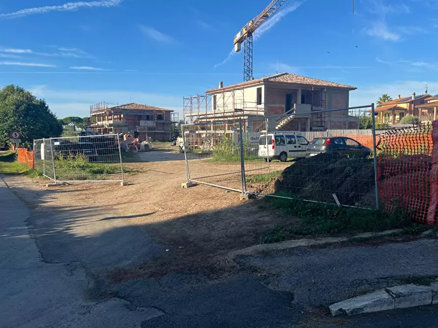 Immagine 2 di Casa trifamiliare in vendita  a Grosseto