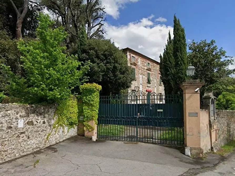 Immagine 1 di Villa in vendita  a Vecchiano