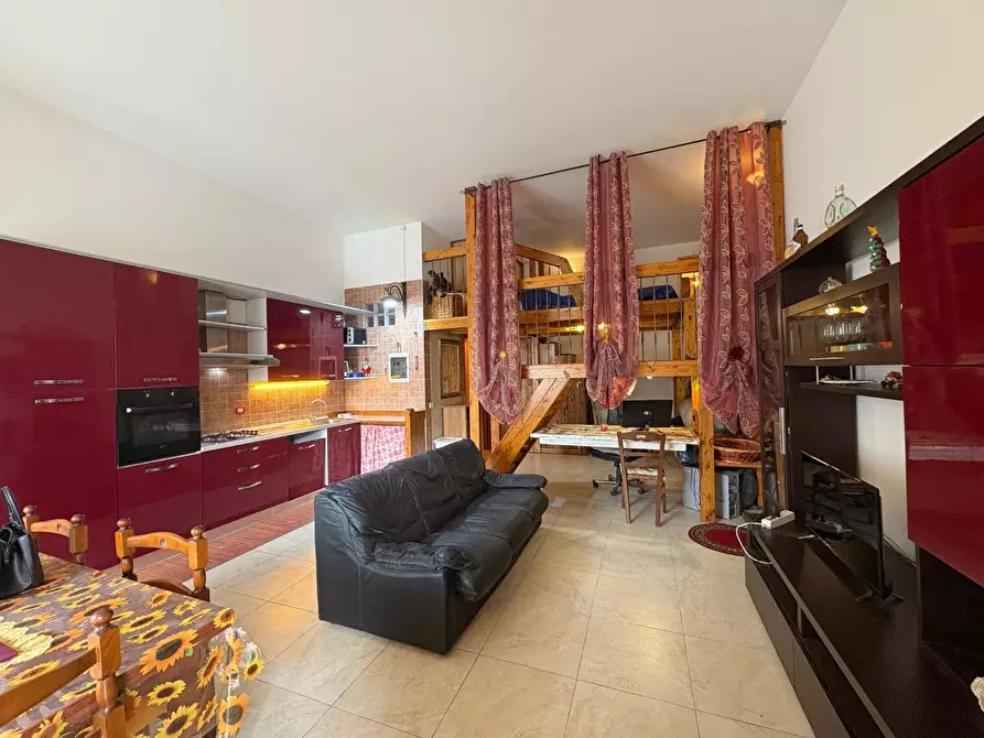 Immagine 2 di Loft/Open space in vendita  a Collesalvetti