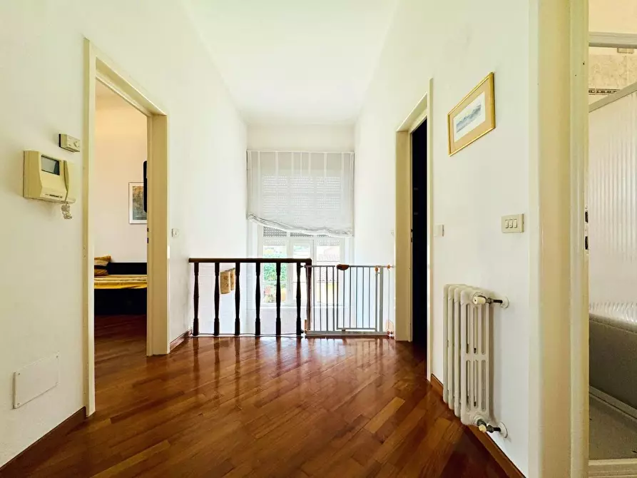 Immagine 48 di Casa indipendente in vendita  a Camaiore