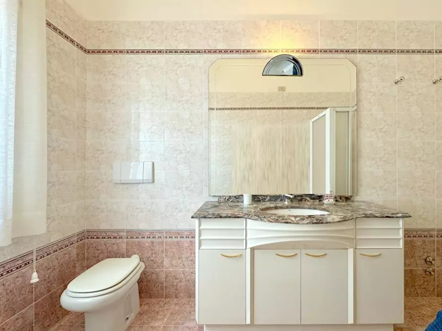 Immagine 29 di Casa indipendente in vendita  a Camaiore