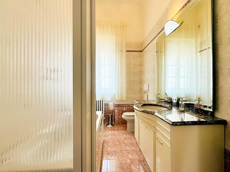 Immagine 28 di Casa indipendente in vendita  a Camaiore