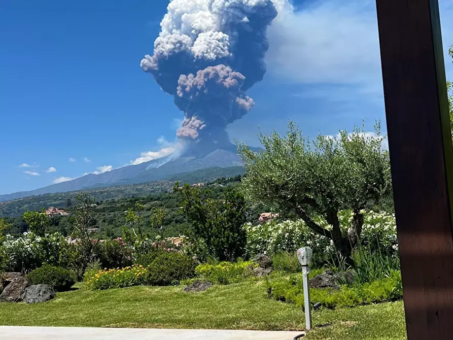 Immagine 5 di Villa in vendita  a Fiumefreddo Di Sicilia