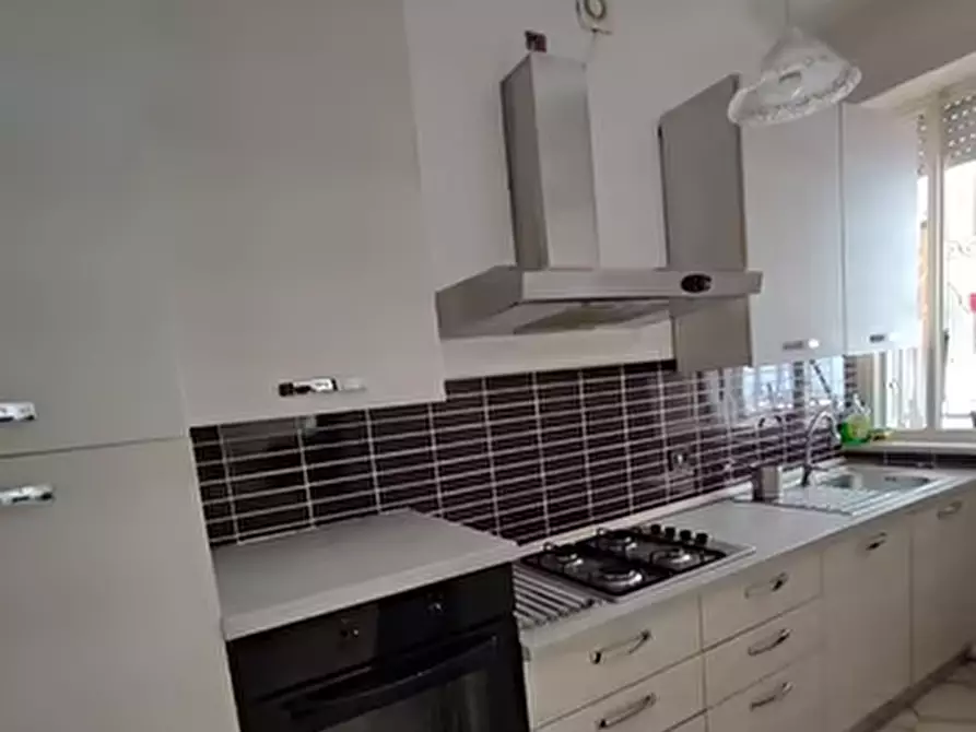 Immagine 4 di Appartamento in affitto  a Carrara