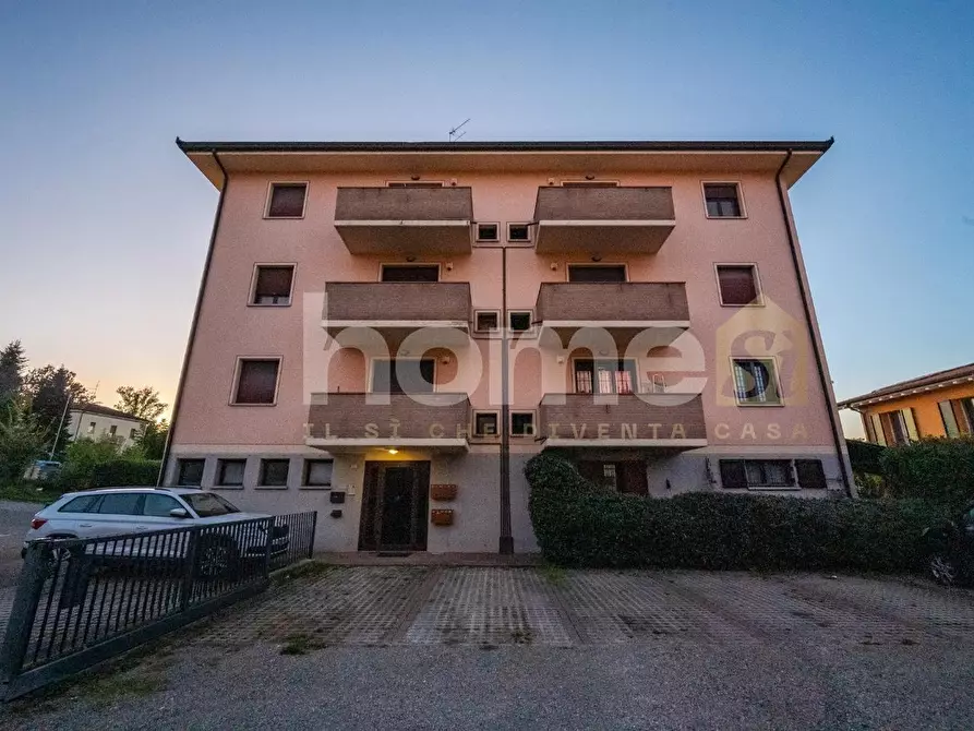 Immagine 3 di Appartamento in vendita  a Reggio Nell'emilia
