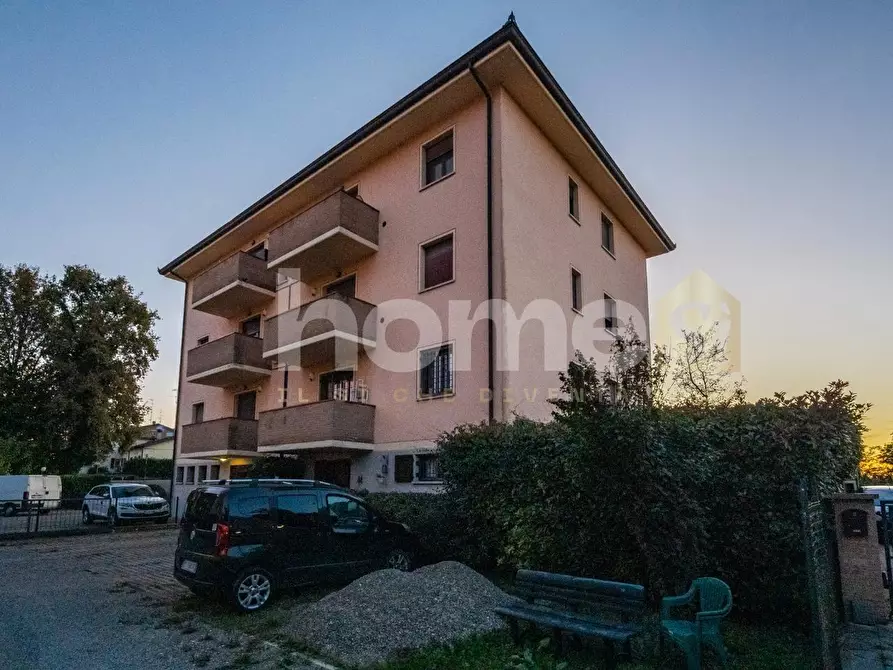 Immagine 4 di Appartamento in vendita  a Reggio Nell'emilia
