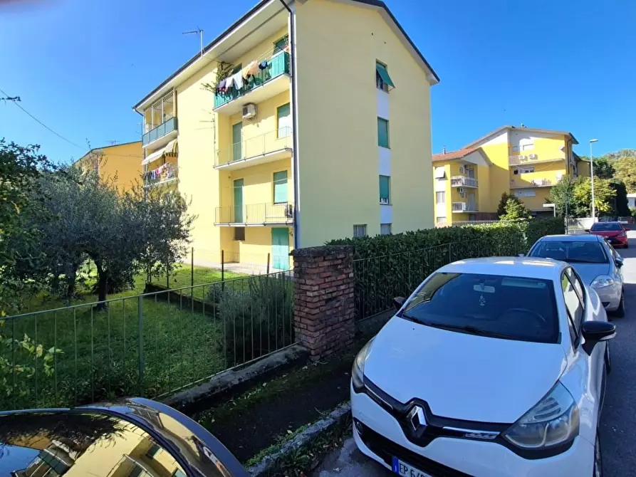 Immagine 3 di Appartamento in vendita  a Lucca