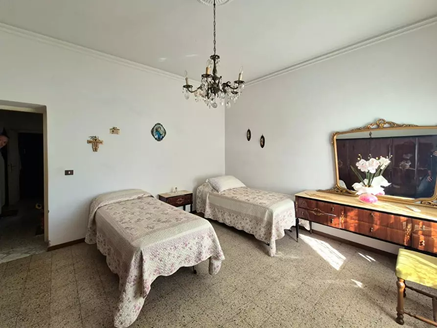 Immagine 13 di Appartamento in vendita  a Lucca