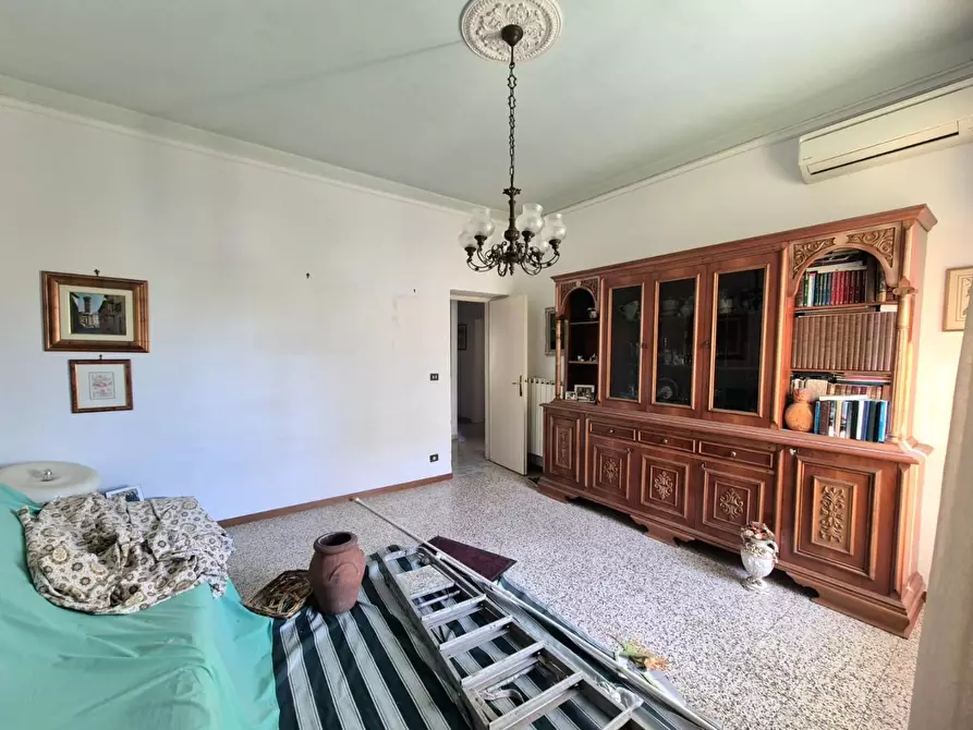 Immagine 7 di Appartamento in vendita  a Lucca