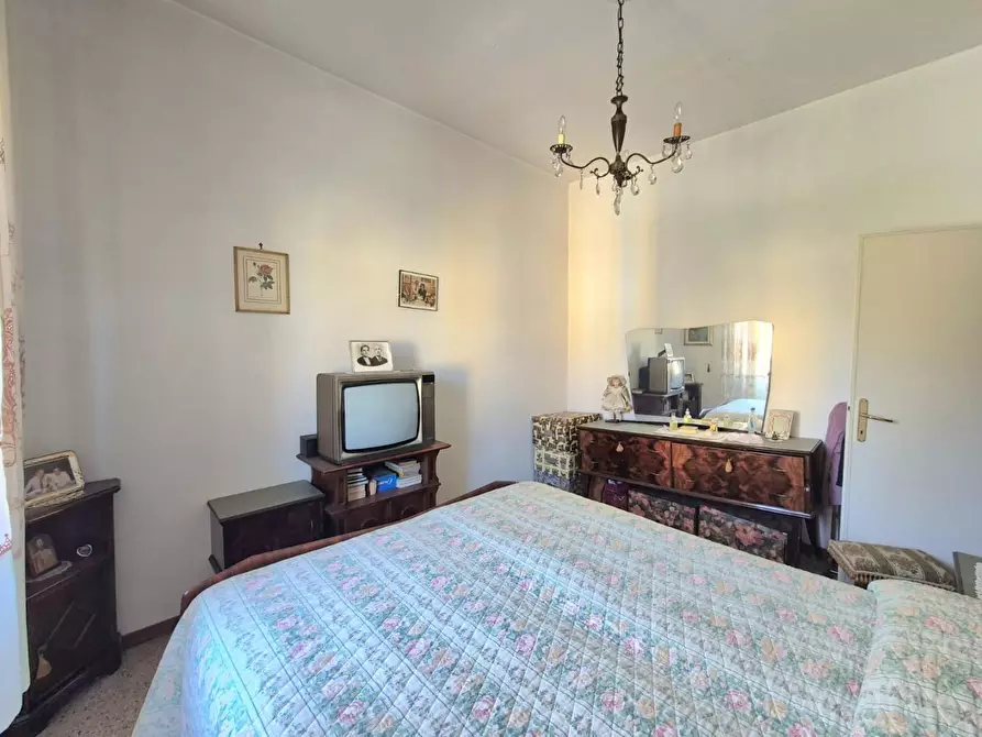 Immagine 18 di Appartamento in vendita  a Lucca