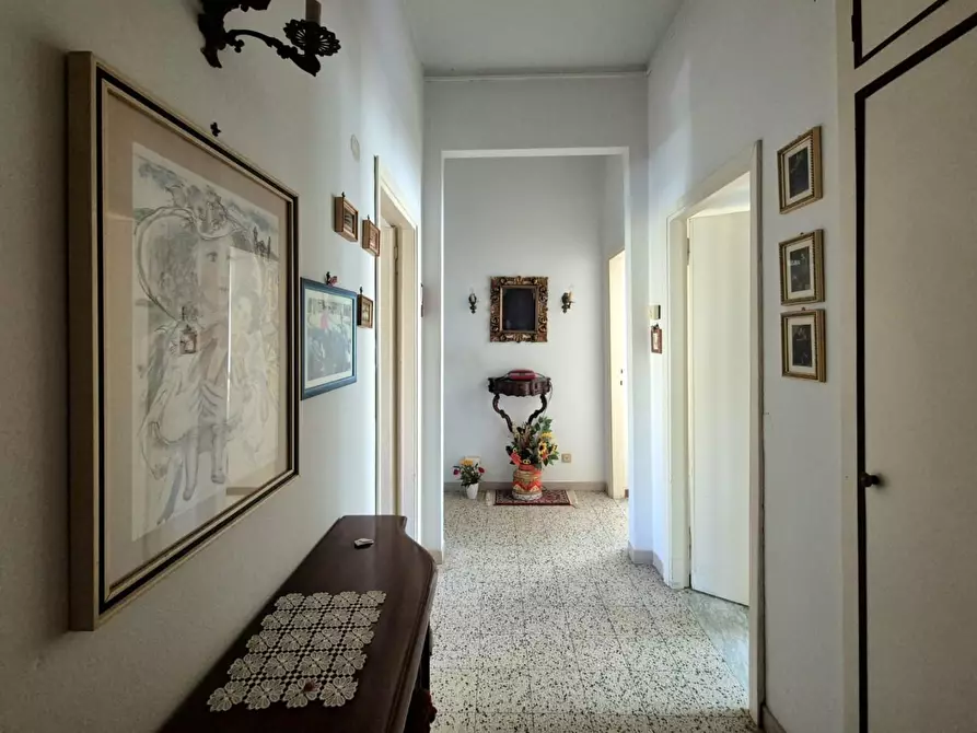 Immagine 4 di Appartamento in vendita  a Lucca