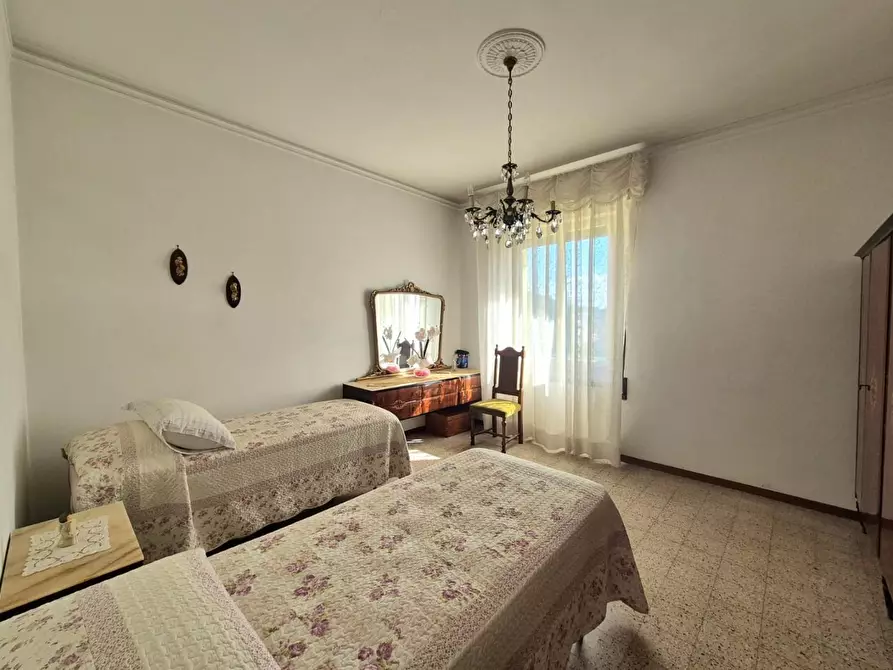 Immagine 14 di Appartamento in vendita  a Lucca