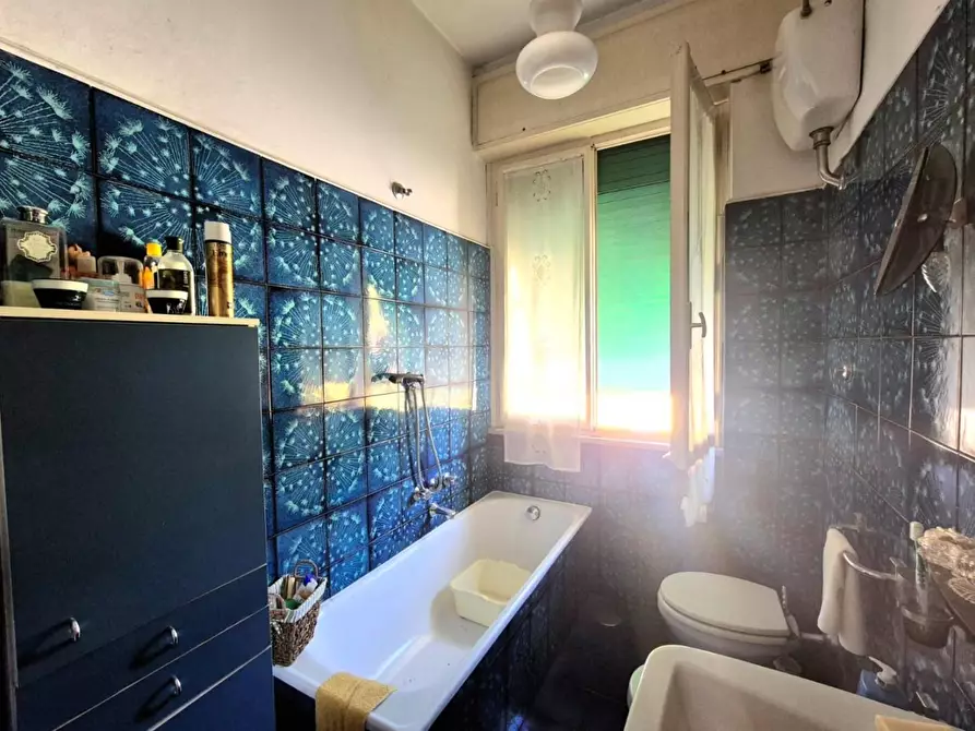 Immagine 21 di Appartamento in vendita  a Lucca