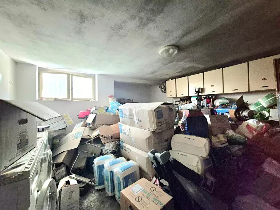 Immagine 22 di Appartamento in vendita  a Lucca