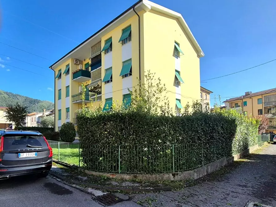 Immagine 1 di Appartamento in vendita  a Lucca