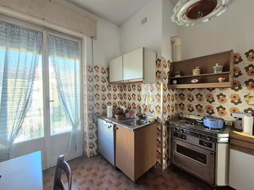 Immagine 10 di Appartamento in vendita  a Lucca