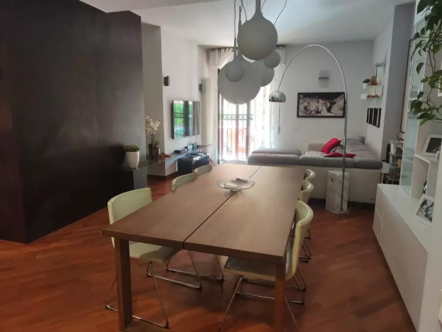 Immagine 2 di Appartamento in vendita  a Carrara