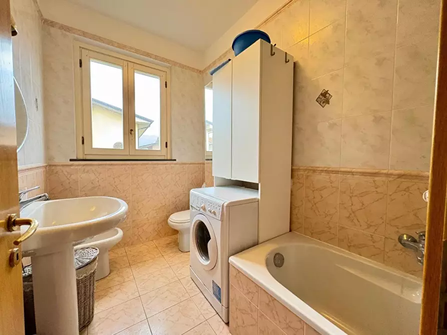 Immagine 10 di Appartamento in vendita  a Massa