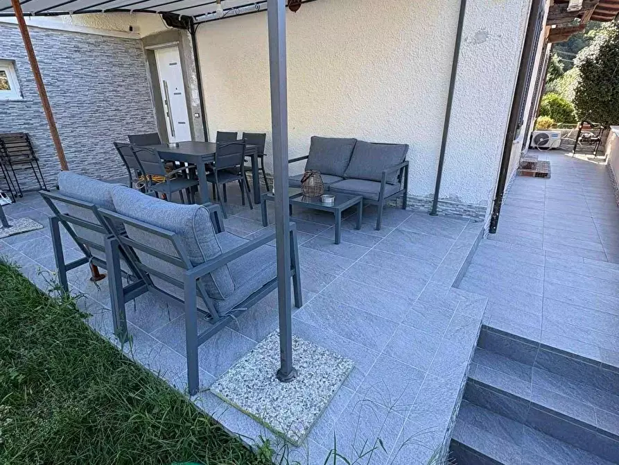 Immagine 1 di Appartamento in vendita  a Montignoso