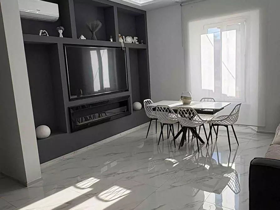 Immagine 3 di Appartamento in vendita  a Montignoso