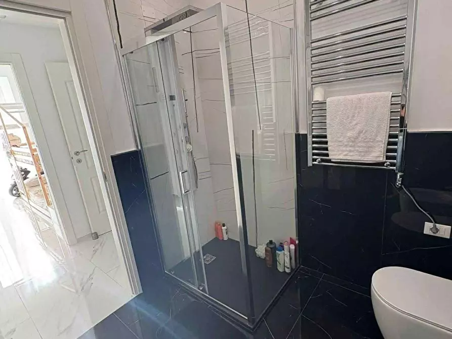 Immagine 9 di Appartamento in vendita  a Montignoso