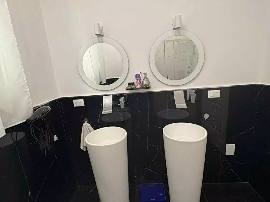 Immagine 11 di Appartamento in vendita  a Montignoso