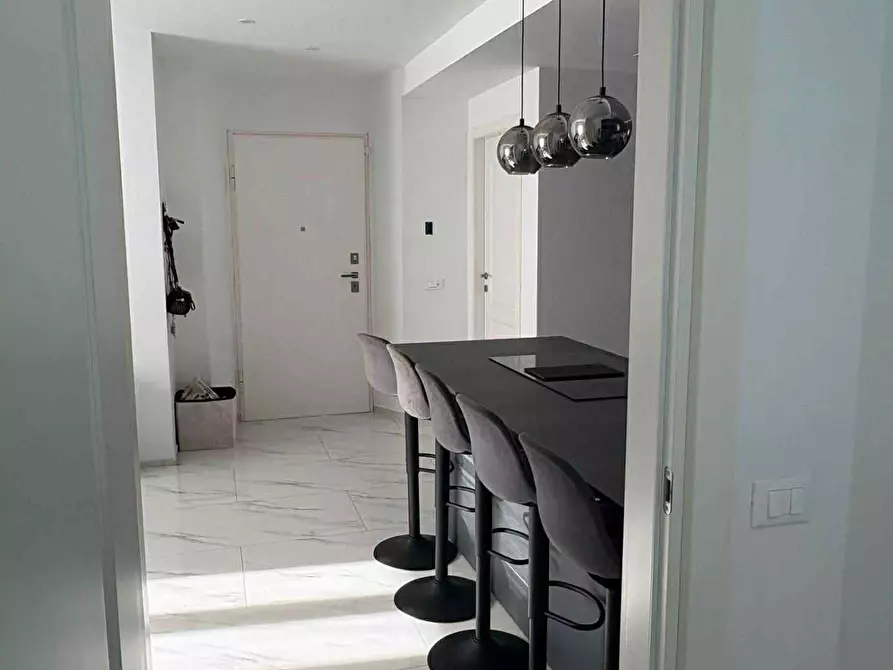 Immagine 5 di Appartamento in vendita  a Montignoso