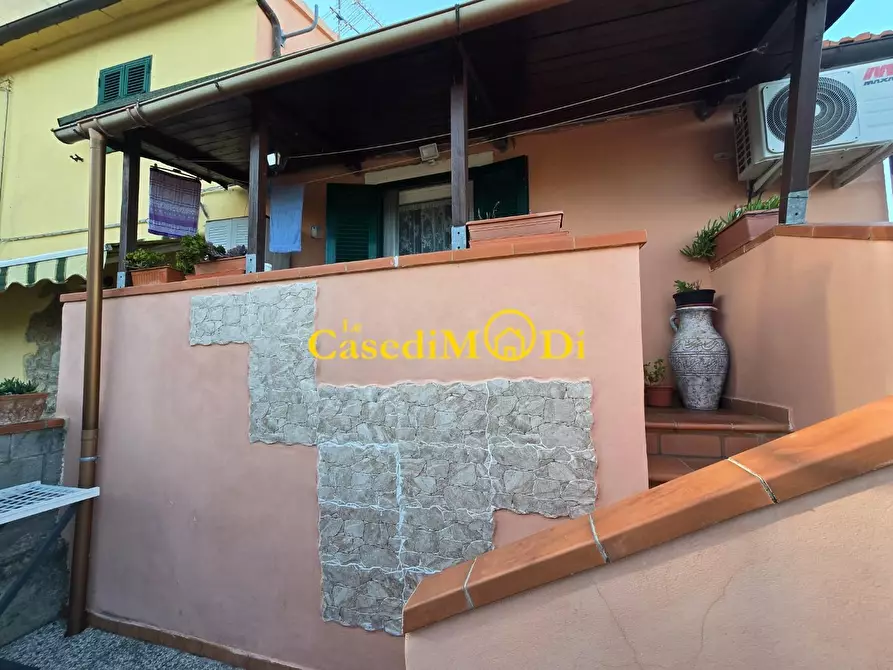 Immagine 2 di Porzione di casa in vendita  a Rosignano Marittimo