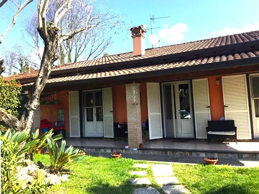 Immagine 3 di Casa bifamiliare in vendita  a Massa