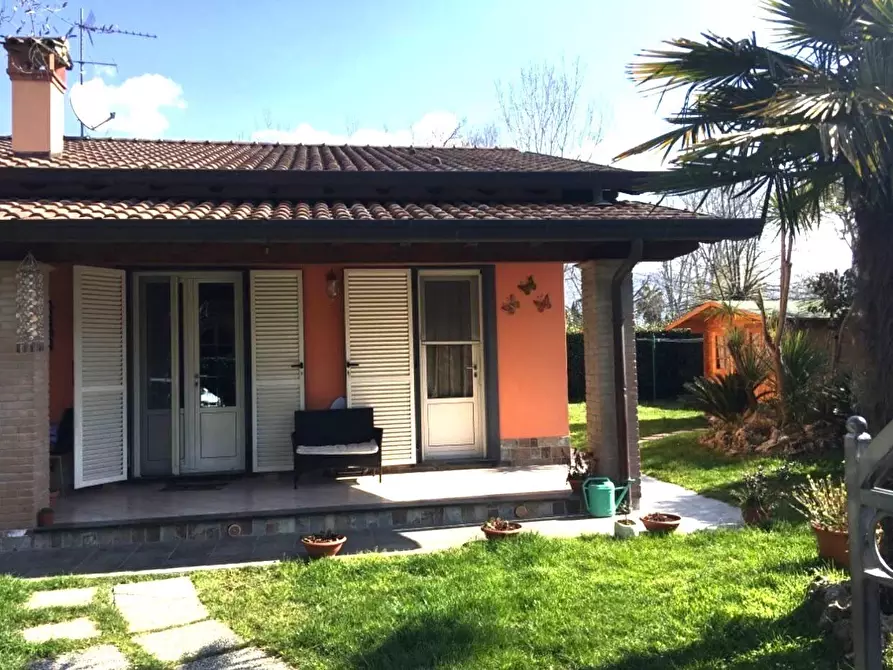 Immagine 2 di Casa bifamiliare in vendita  a Massa