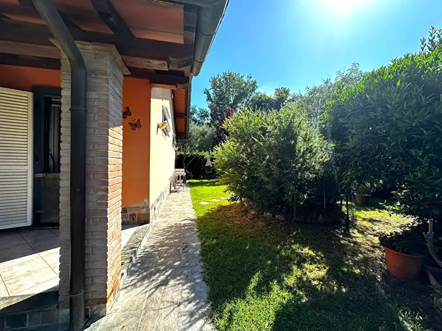 Immagine 5 di Casa bifamiliare in vendita  a Massa