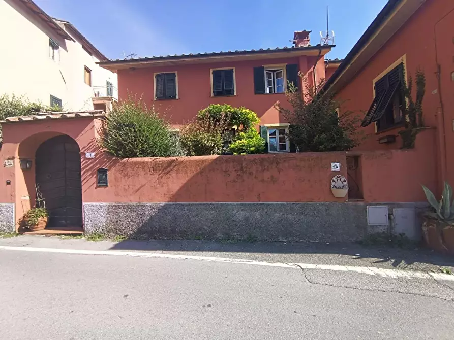 Immagine 2 di Casa semindipendente in vendita  a Borgo A Mozzano