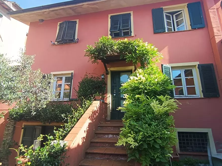 Immagine 1 di Casa semindipendente in vendita  a Borgo A Mozzano