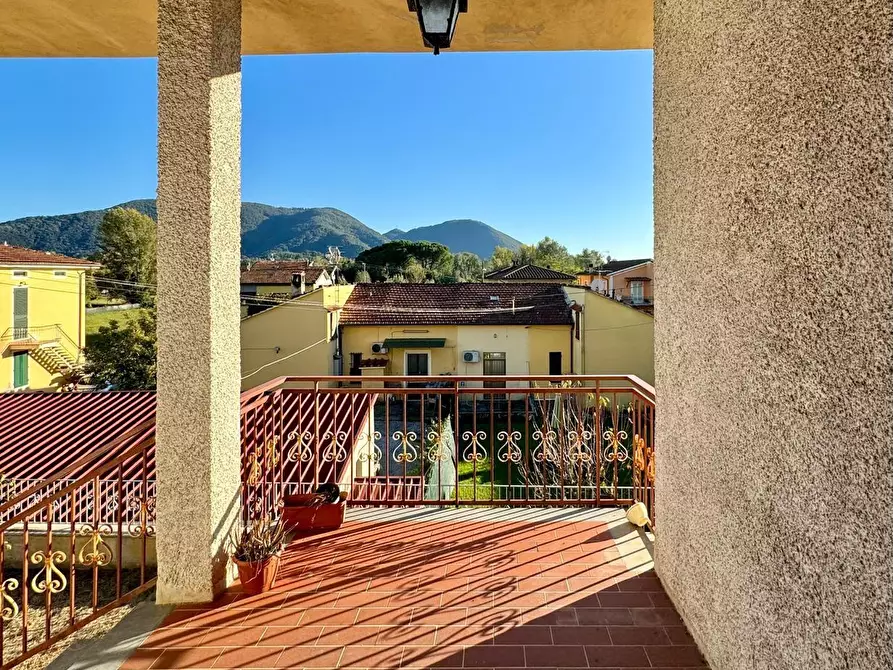 Immagine 2 di Casa indipendente in vendita  a Lucca