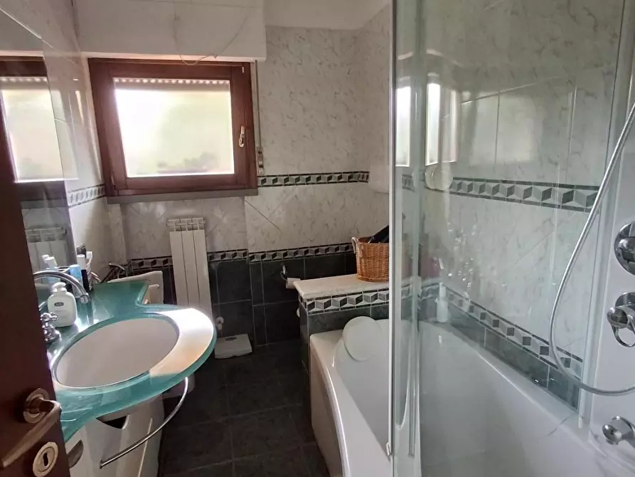 Immagine 17 di Appartamento in vendita  a Capraia E Limite