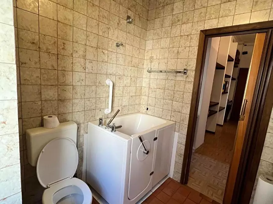 Immagine 11 di Appartamento in vendita  a La Spezia