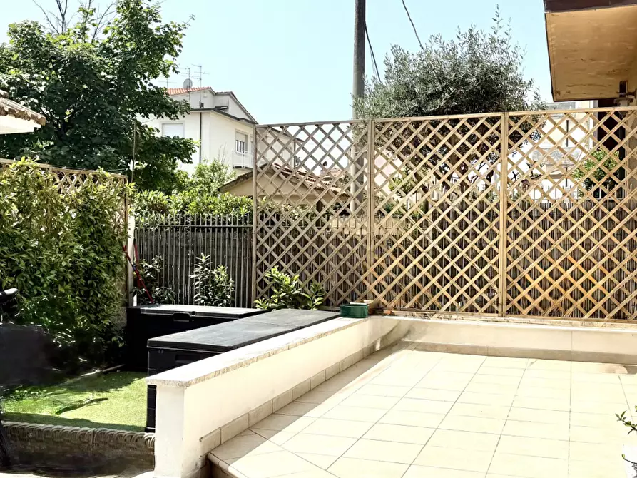 Immagine 8 di Casa bifamiliare in vendita  a Camaiore