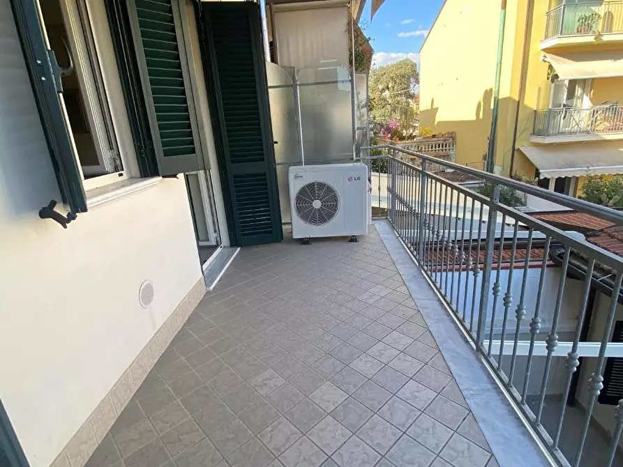 Immagine 38 di Appartamento in vendita  a Viareggio