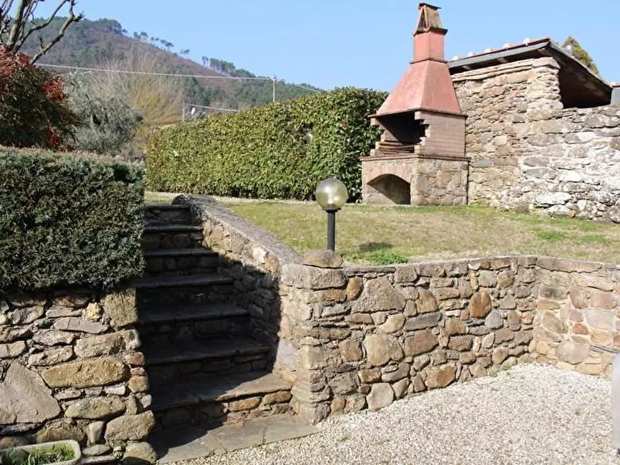 Immagine 9 di Rustico / casale in vendita  a Capannori