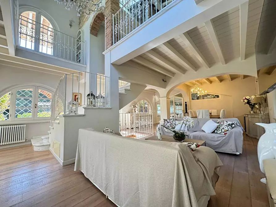 Immagine 11 di Villa in vendita  a Pietrasanta
