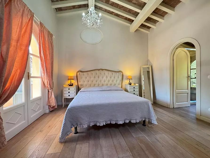 Immagine 28 di Villa in vendita  a Pietrasanta